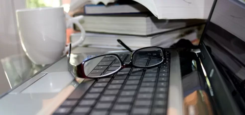 Sesi oferece 300 vagas em dois cursos gratuitos promovidos pela internet; saiba como se inscrever na seleção