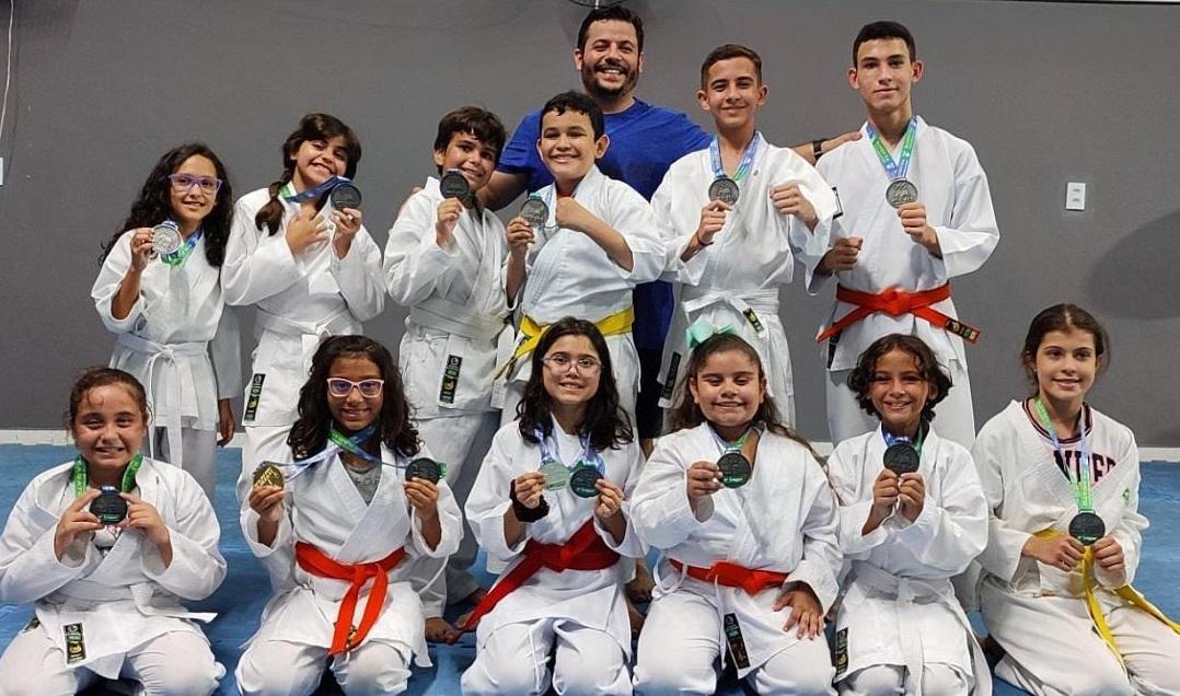 Apodienses conquistam 15 medalhas no Campeonato Estadual de Karatê