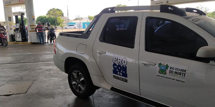 Após aumento da gasolina, Procon realiza operação de fiscalização nos postos de Mossoró