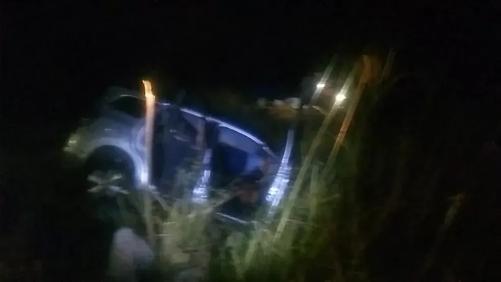 Colisão entre um carro e um caminhão em Limoeiro deixa ao menos cinco mortos