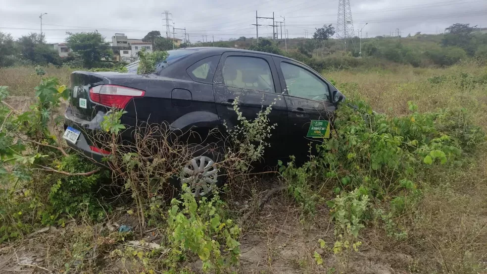 Homens roubam carro à serviço da Secretaria de Assistência Social de Campina Grande