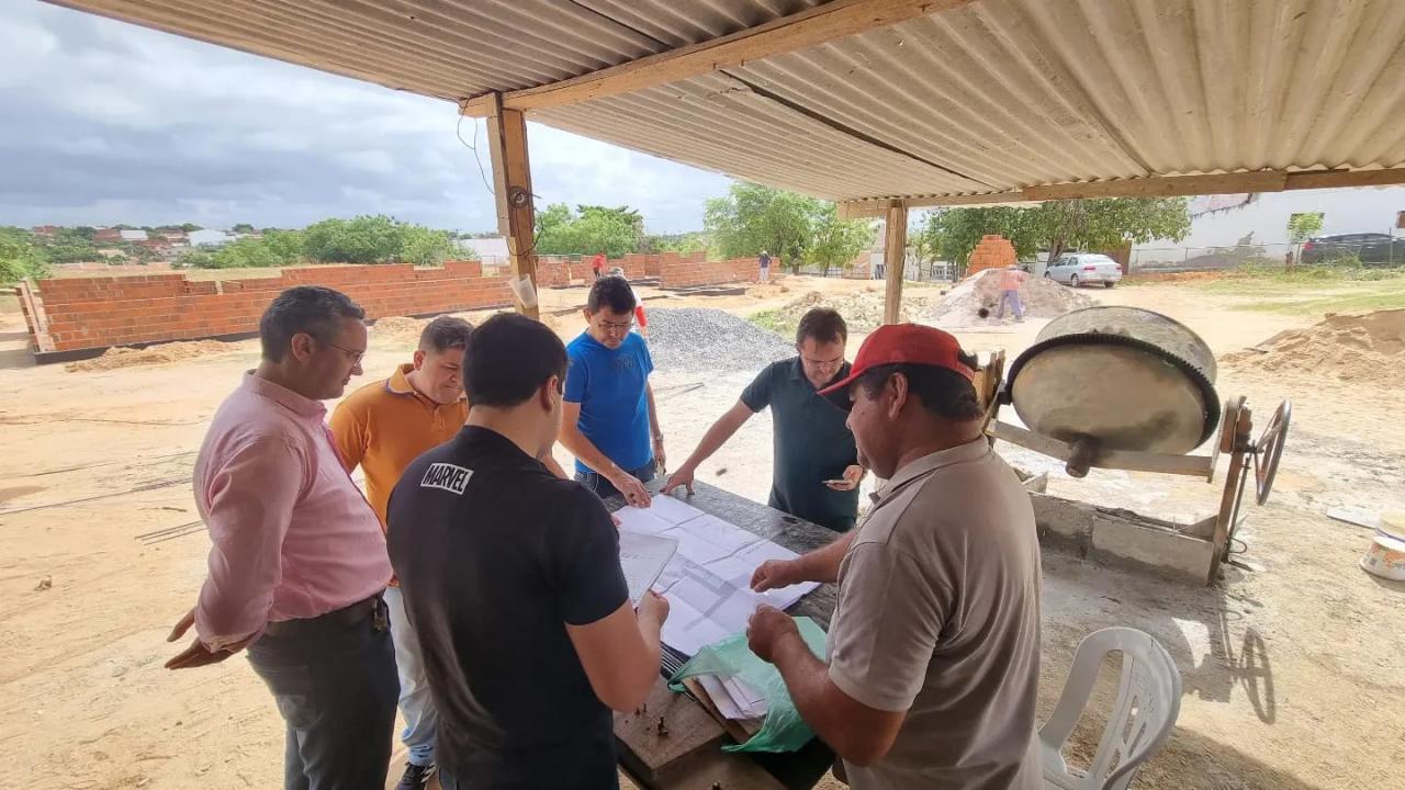 Prefeito de Apodi visita obras da nova Unidade Básica de Saúde da Baixa do Caic