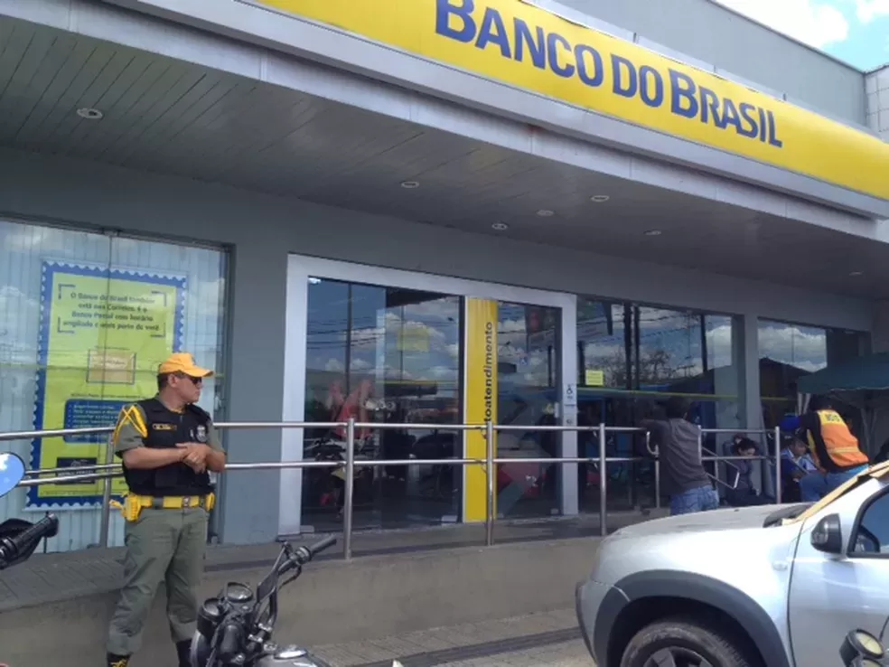 Bandidos assaltam empresário e levam R$ 16 mil em frente a banco na Zona Sul de Teresina