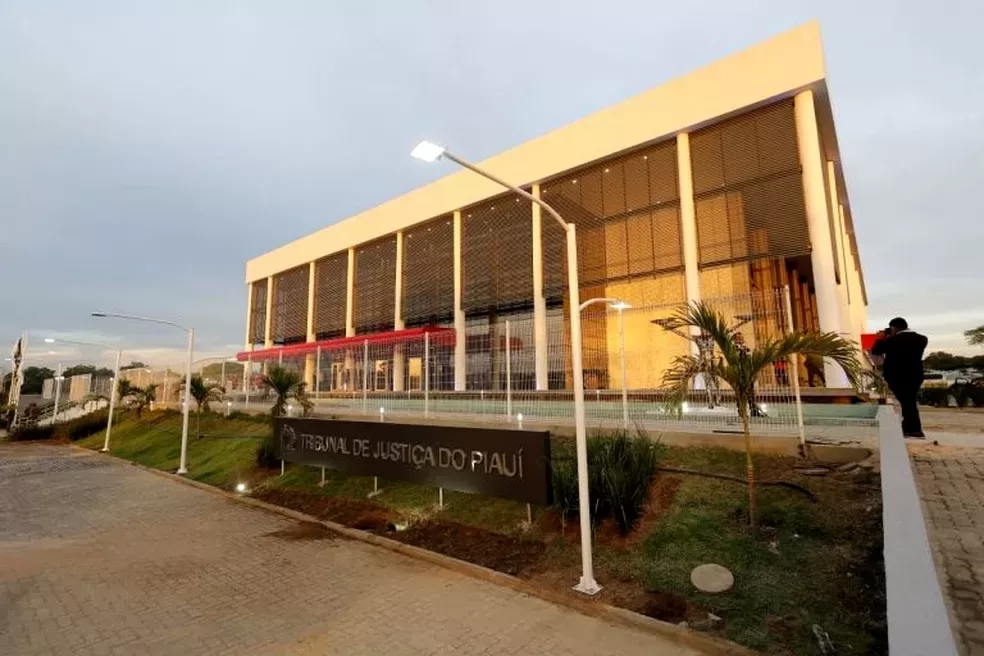 Ex-estudante de medicina é condenado a 33 anos de prisão por estupros contra irmã e prima no PI; foragido há 1 ano