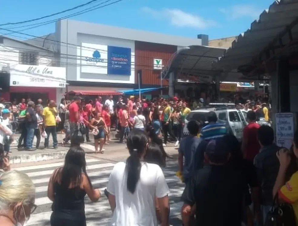 Mulher é morta a tiros no meio da rua no Alecrim, em Natal