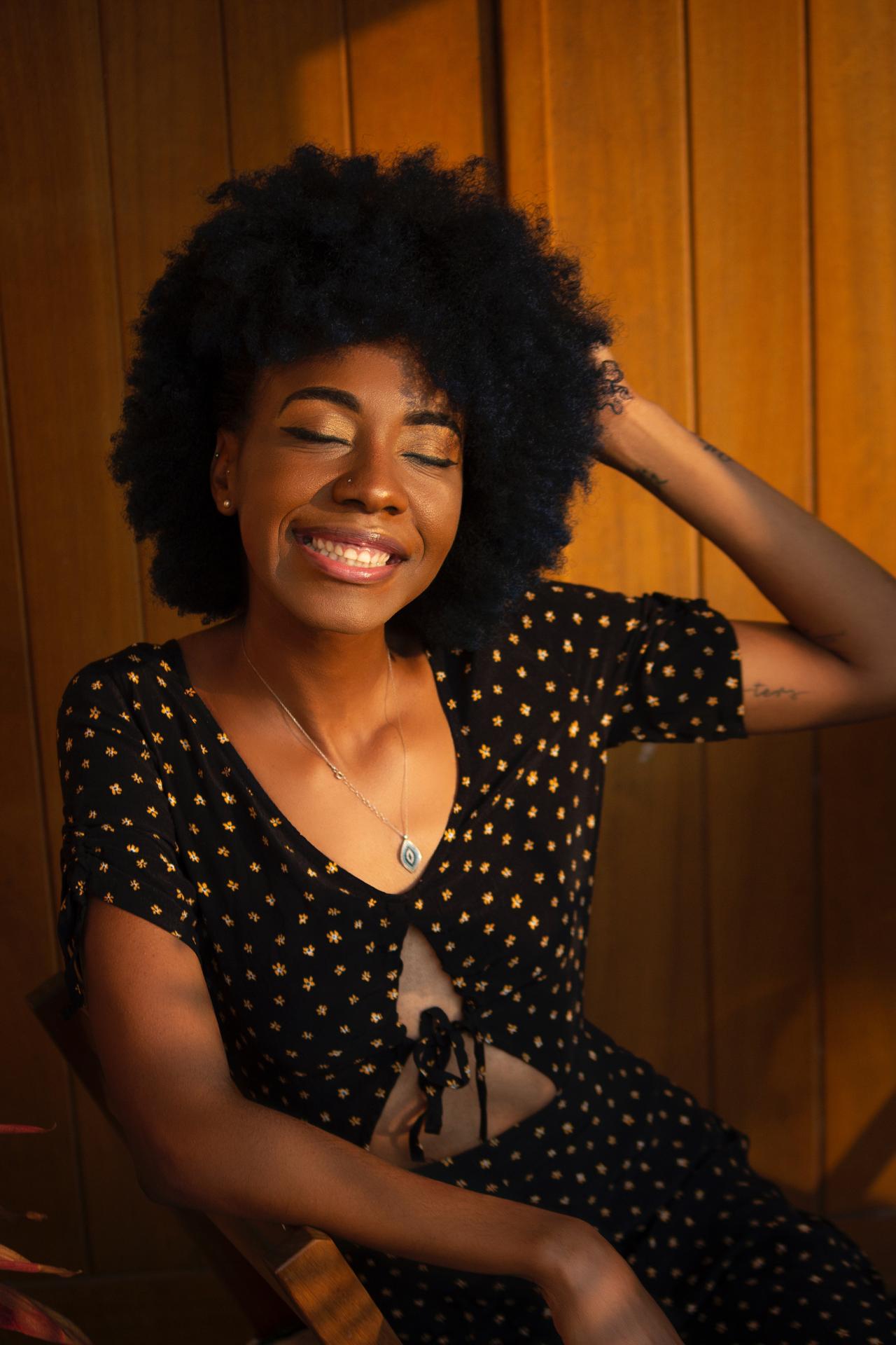 Cabelo natural precisa de reconstrução capilar?