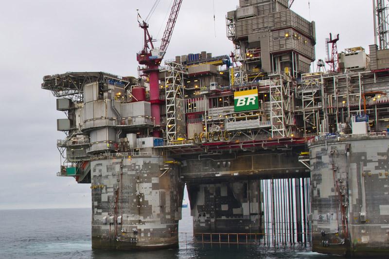 COLUNA DO RN: A política de preços da Petrobras pode deixar de ter paridade internacional