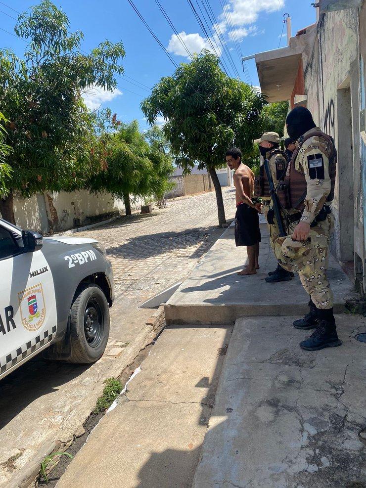 Homem integrante de facção criminosa é preso portando cerca de 5 mil reais de cocaína em Apodi