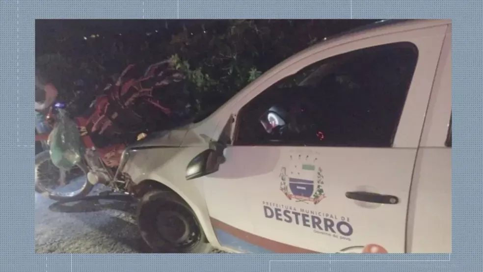 Motociclista morre após ser atingido por carro de prefeitura, no Sertão da Paraíba