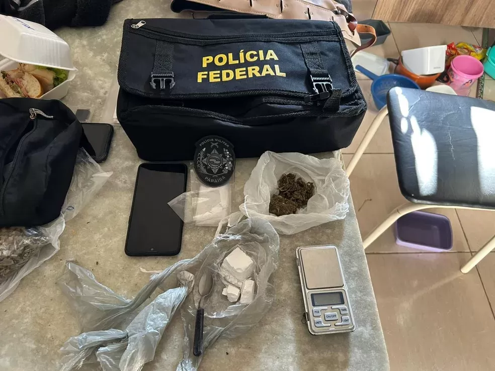 Operação da PF cumpre mandados de prisão contra suspeitos de tráfico de drogas, na Paraíba