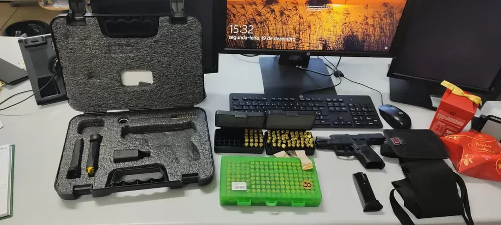 Polícia apreende arma e munições em casa de advogado suspeito de violência doméstica em Natal