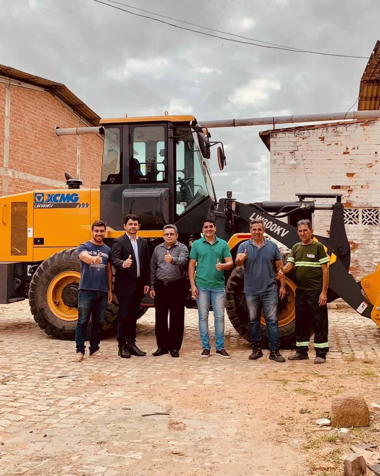 Prefeitura de Apodi recebeu nova pá carregadeira para ser utilizada pela Secretaria de Obras e Urbanismo