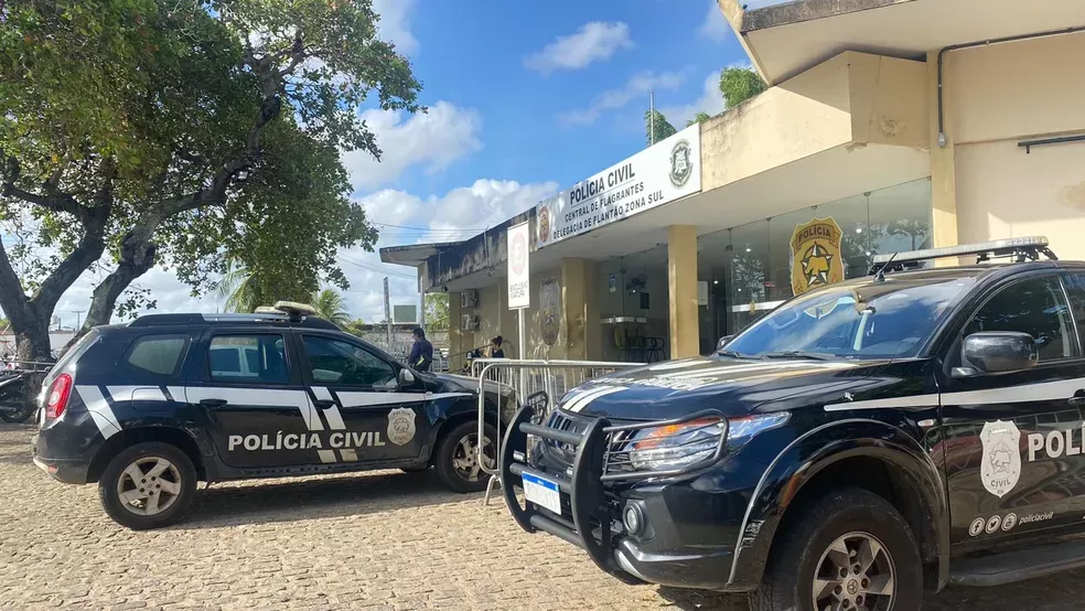 Motoqueiro bate em moto conduzida por policial, tenta fugir e é detido sem CNH em Natal