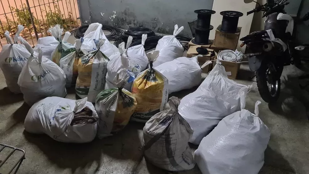 Polícia localiza uma tonelada em cabos de cobre e fibra ótica furtados e prende dois suspeitos de receptação em flagrante no RN