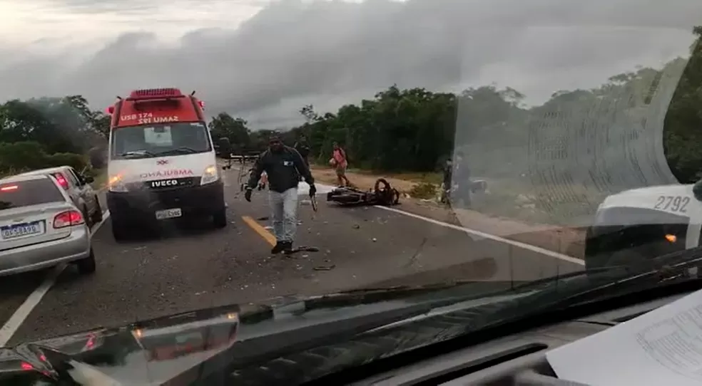 Três pessoas morrem após batida de duas motocicletas no interior do Ceará