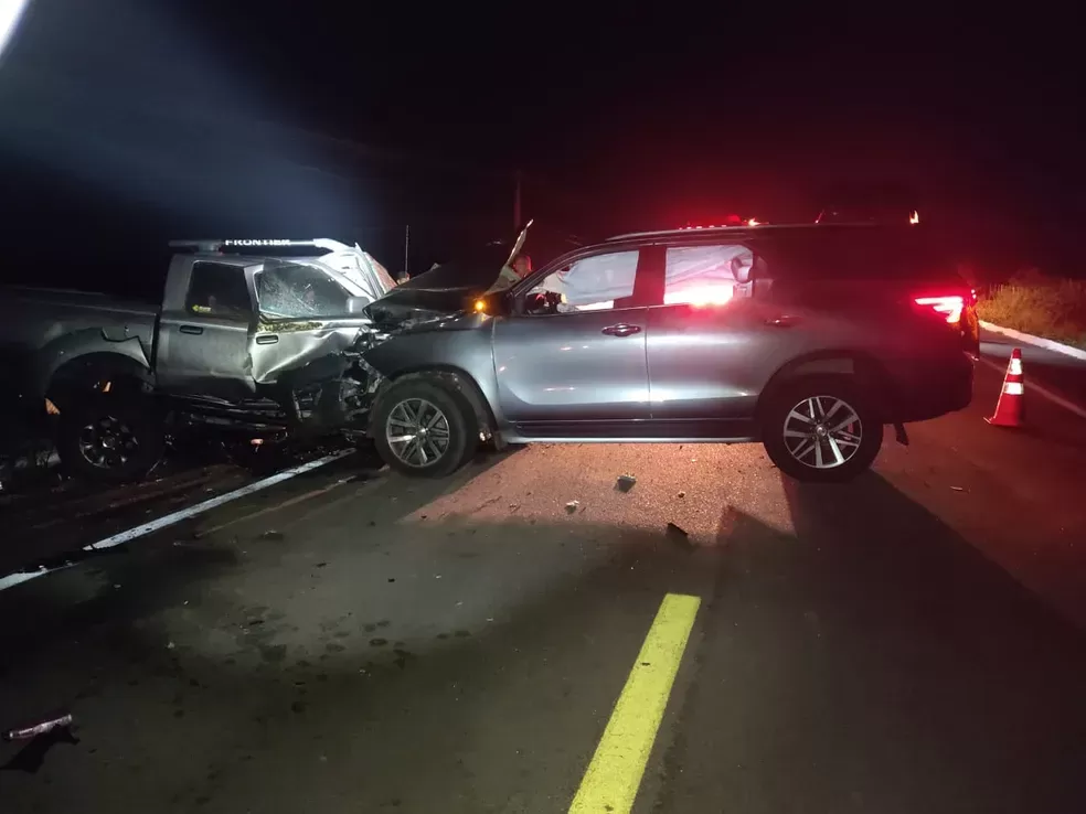 Acidente entre carros na BR-406 deixa duas pessoas gravemente feridas em João Câmara, RN