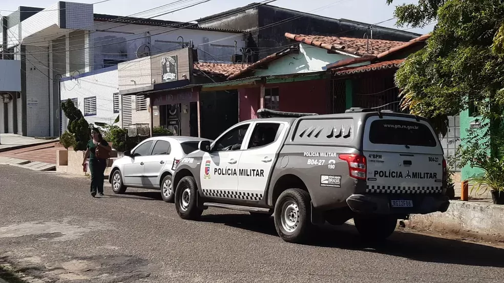 Homem é morto a tiros em barbearia na Zona Norte de Natal