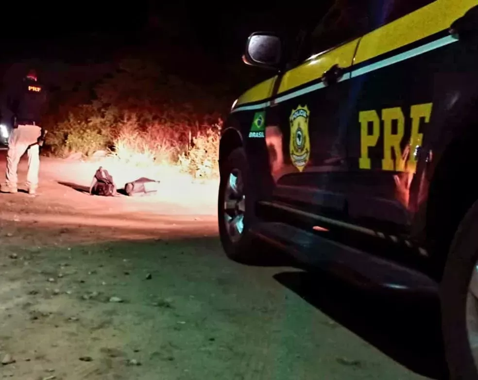 PRF prende dois assaltantes e libera cobrador de ônibus feito refém na Grande Natal