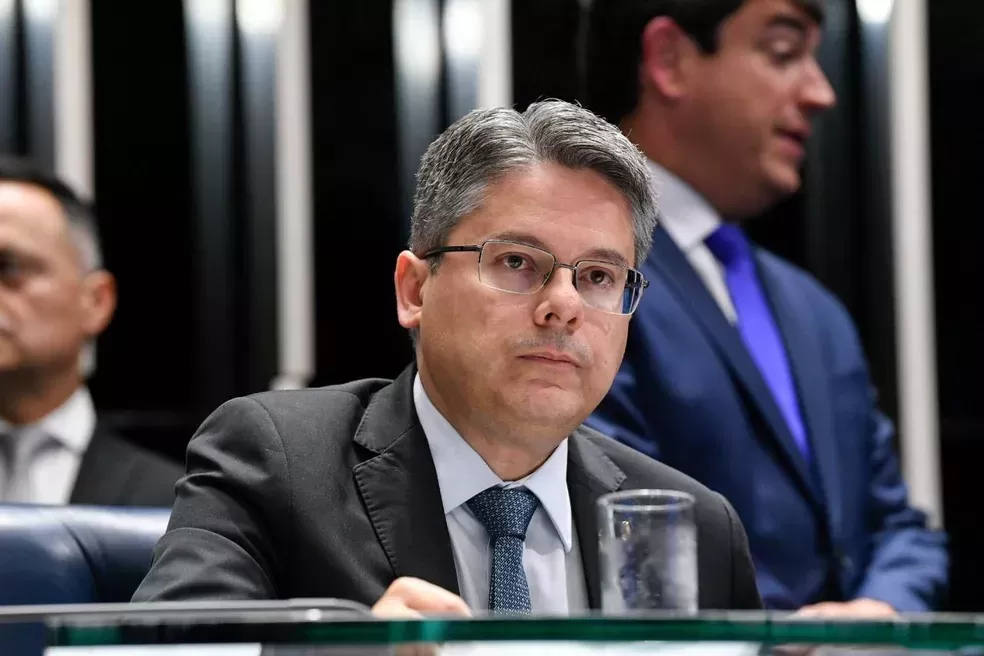 Comissão do Senado aprova projeto para assegurar a enteados mesmos direitos de filhos em planos de saúde