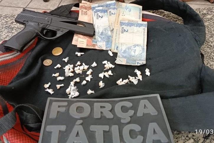 Força Tática apreende droga, simulacro e prende três pessoas suspeitas de tráfico, durante ação em Mossoró