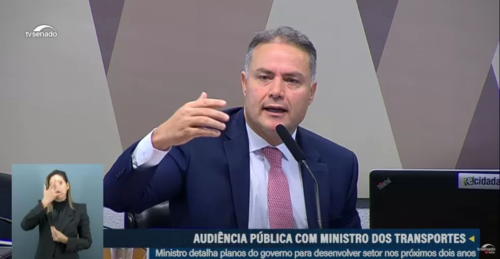 Obras de infraestrutura não são 'pipoca de micro-ondas' e levam tempo, diz Renan Filho sobre cobrança por entregas do governo