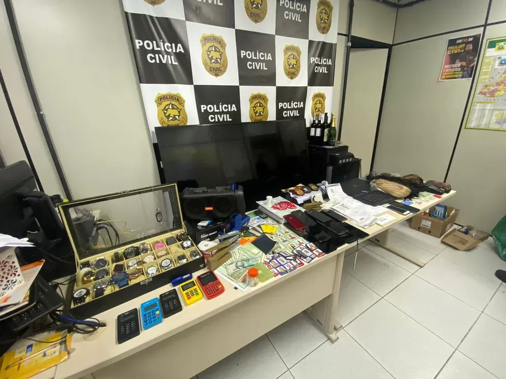 Polícia apreende 378 carteiras de identidade e mais de 30 cartões de crédito falsos em casa em Natal