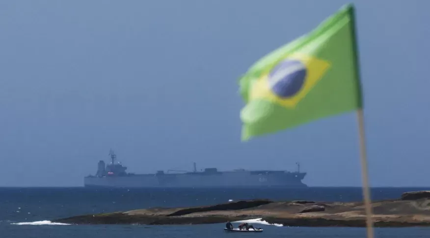 Senador americano pede sanções e faz crítica após navios de guerra do Irã atracarem no Brasil