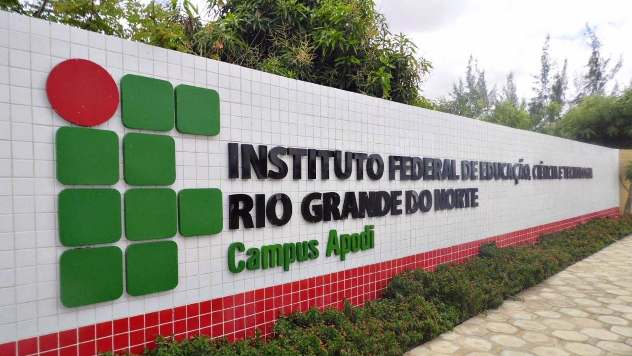 Estudantes do IFRN Apodi realizam campanha de arrecadação de suprimentos para famílias carentes