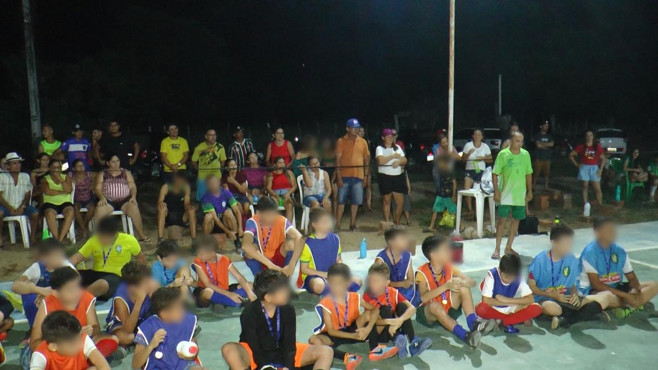 Escolinha Vale Futsal promove aulas de futsal e educação para crianças e adolescentes em Apodi