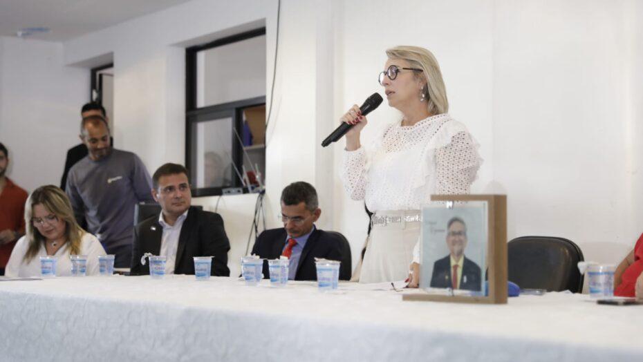 Médica Lyane Ramalho assume chefia da Sesap