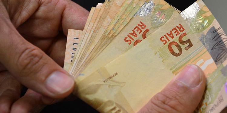 Reajuste do salário mínimo para R$ 1.320 passa a valer a partir desta Segunda(01)