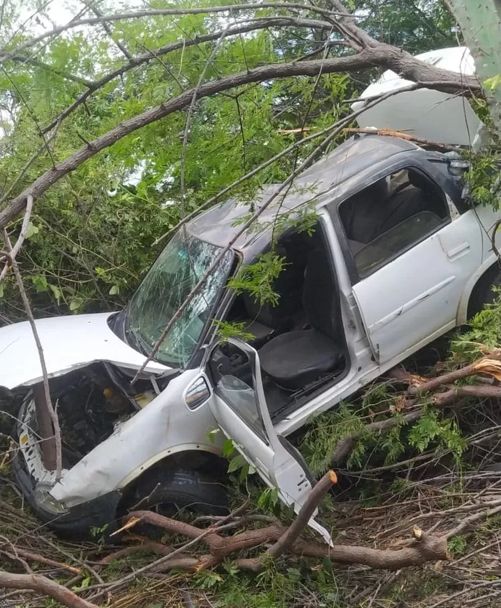 Sargento da PM morre após carro capotar na BR-427 no interior do RN