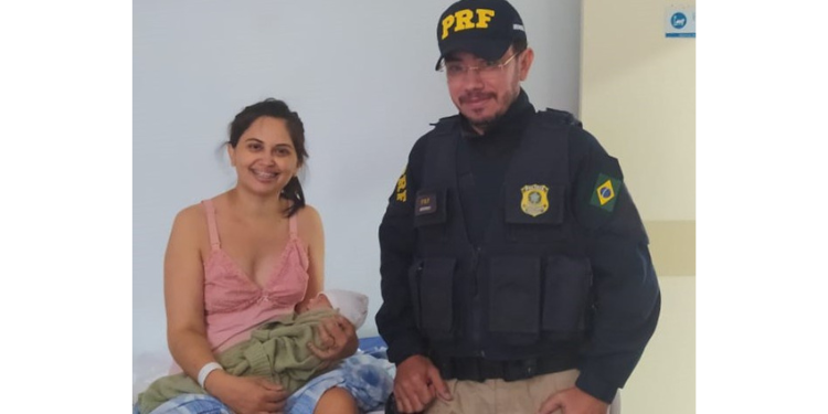 Após pane em ambulância, mulher em trabalho de parto é socorrida por PRF em Mossoró