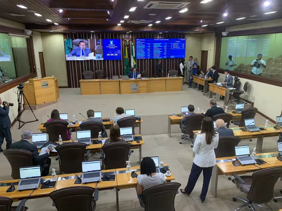 Deputados aprovam lei com reajuste salarial para professores da rede estadual do RN