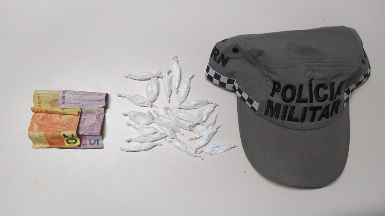 Homem é preso portando 20 papelotes de cocaína em Apodi