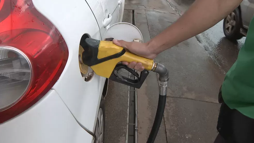 Natal tem gasolina mais cara entre capitais do Nordeste e diferença para 2ª colocada é de R$ 0,24 por litro