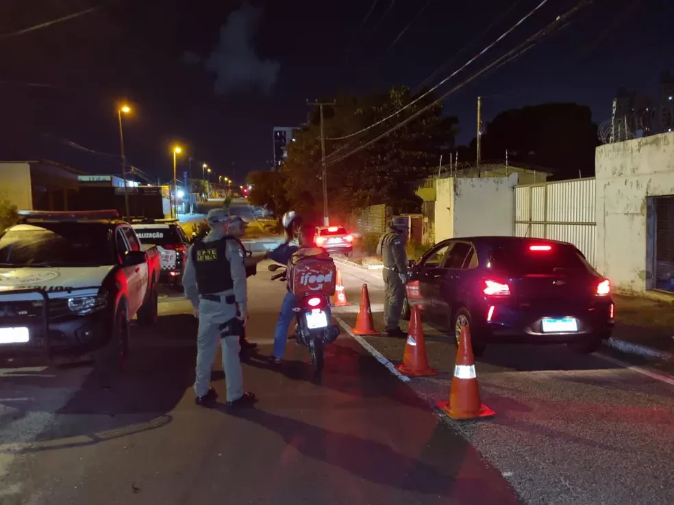 Operação Lei Seca autua 12 motoristas por dirigirem sob efeito de álcool e prende condutora embriagada em Natal