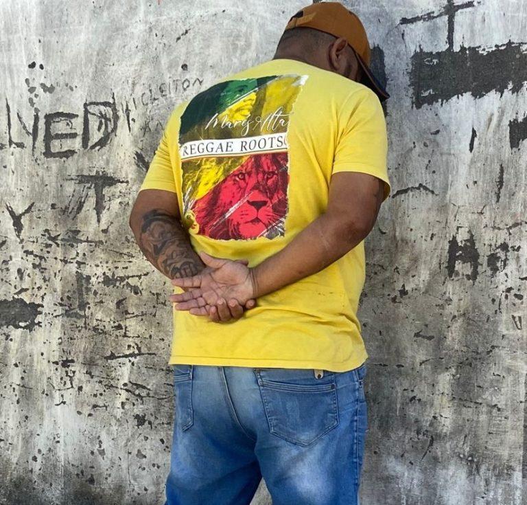 Suspeito de tráfico de drogas é preso pela PM com mais de 300 trouxinhas de maconha em Areia Branca