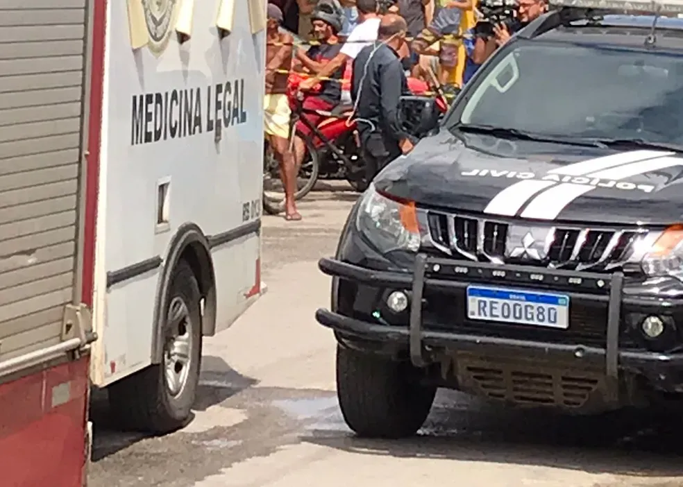 Corpo de mulher é encontrado enterrado em quintal de casa na Zona Norte de Natal