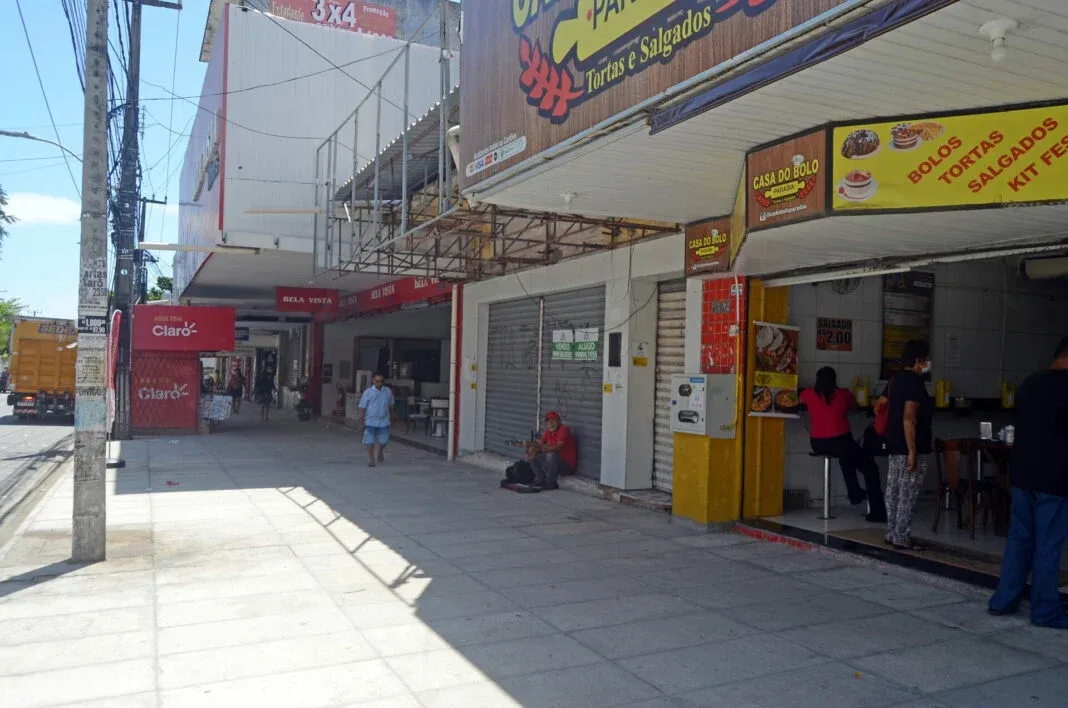 Após fiscalização, comerciantes em Natal são obrigados a fechar as portas e pagarem multas no feriado