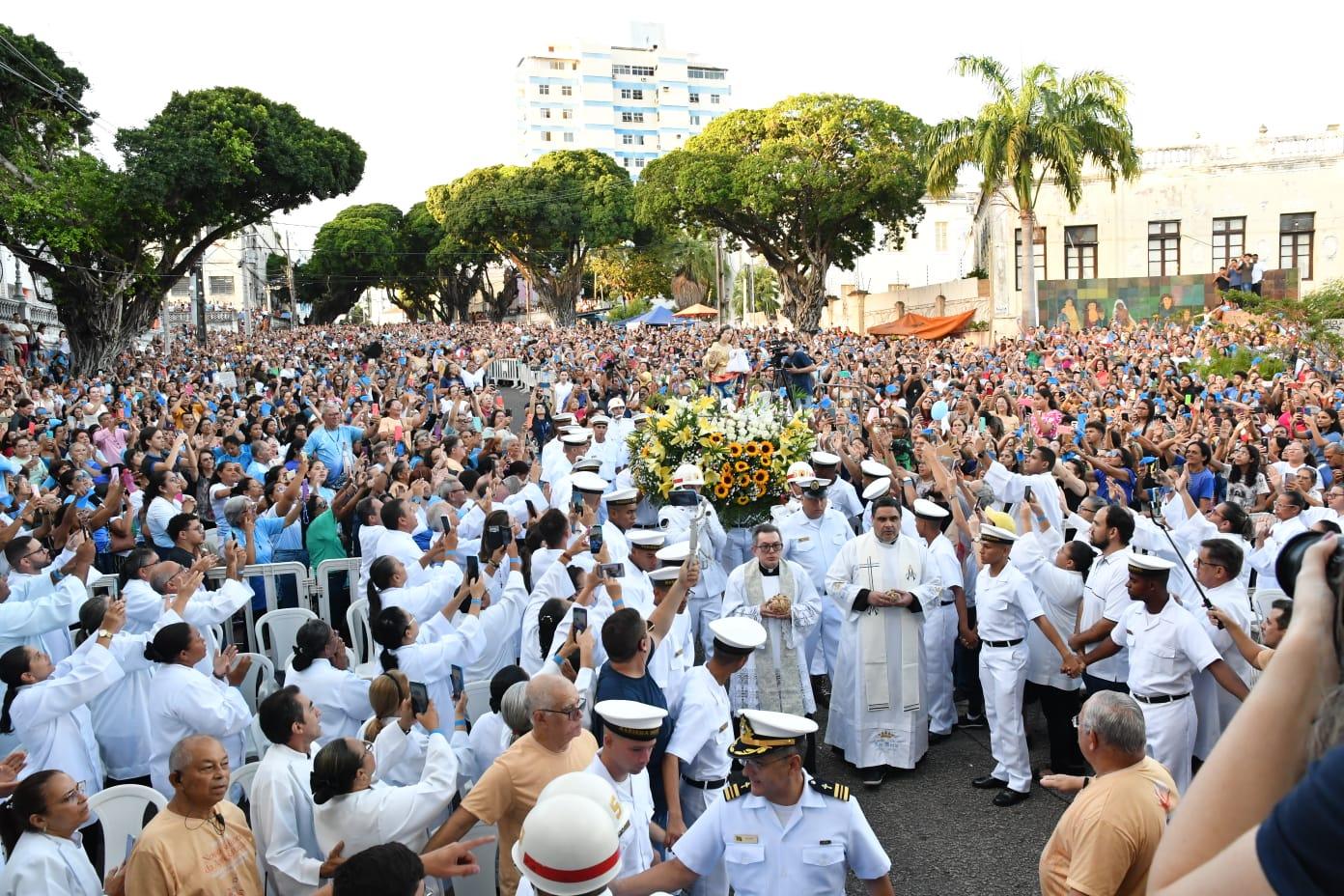 Centenas de fiéis participam de missa de Nossa Senhora da Apresentação