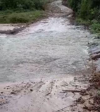 Chuvas alagam Ponte do Vigário e deixam moradores ilhados em Macaíba