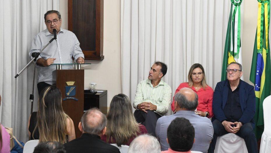 Álvaro Dias anuncia início de operações do Hospital Municipal e autoriza obras de nova etapa