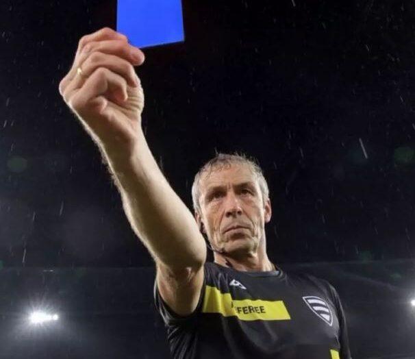 Fifa nega adoção do cartão azul no futebol: “Prematuro”