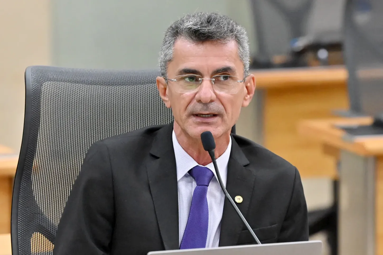 Deputado Francisco do PT destaca investimentos em educação e participação em fórum internacional
