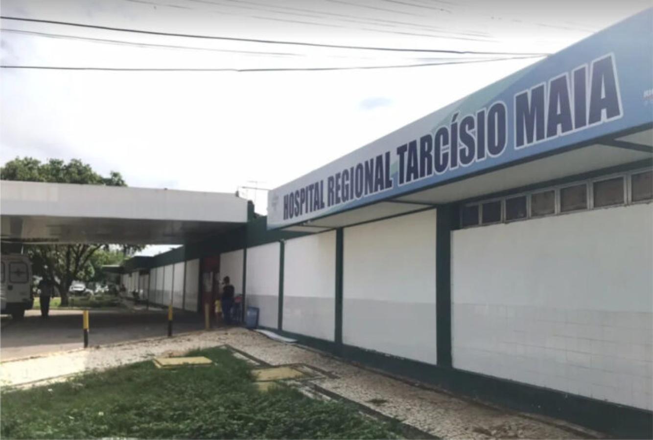 Médicos da UTI do Hospital Tarcísio Maia denunciam atrasos de seis meses nos pagamentos