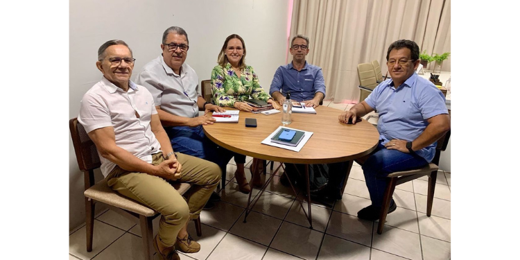 Prefeita de Areia Branca impulsiona desenvolvimento econômico em parceria com Cluster Tecnológico Naval do RN