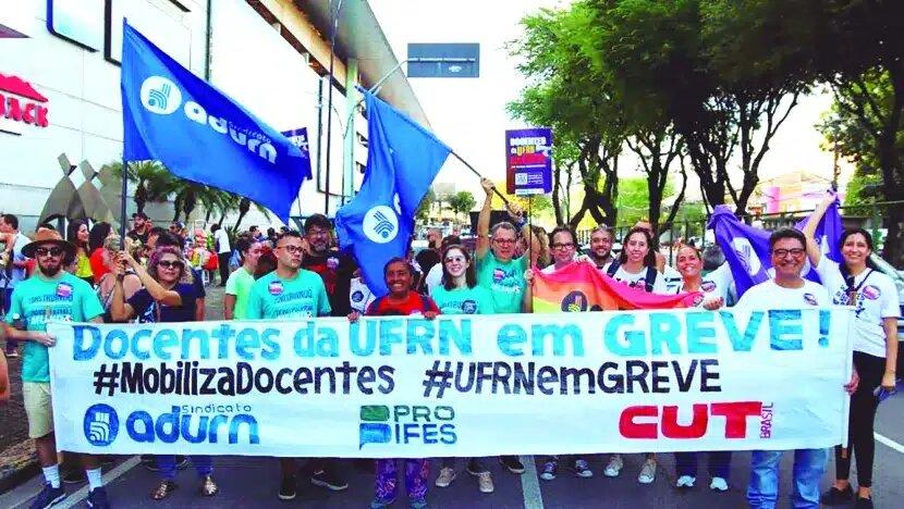 Professores de Universidades e Institutos Federais Mantêm Greve após Reunião com Governo, nesta Sexta (14)