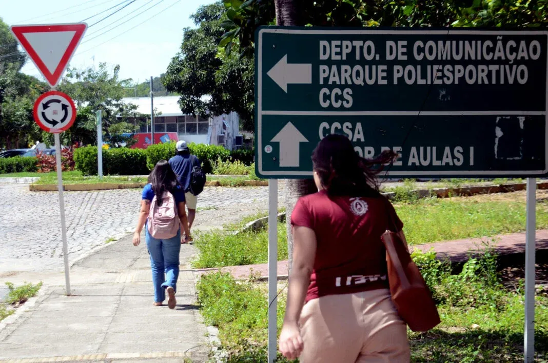UFRN Retoma Aulas Após Greve dos Docentes; Servidores Técnico-Administrativos Mantêm Paralisação