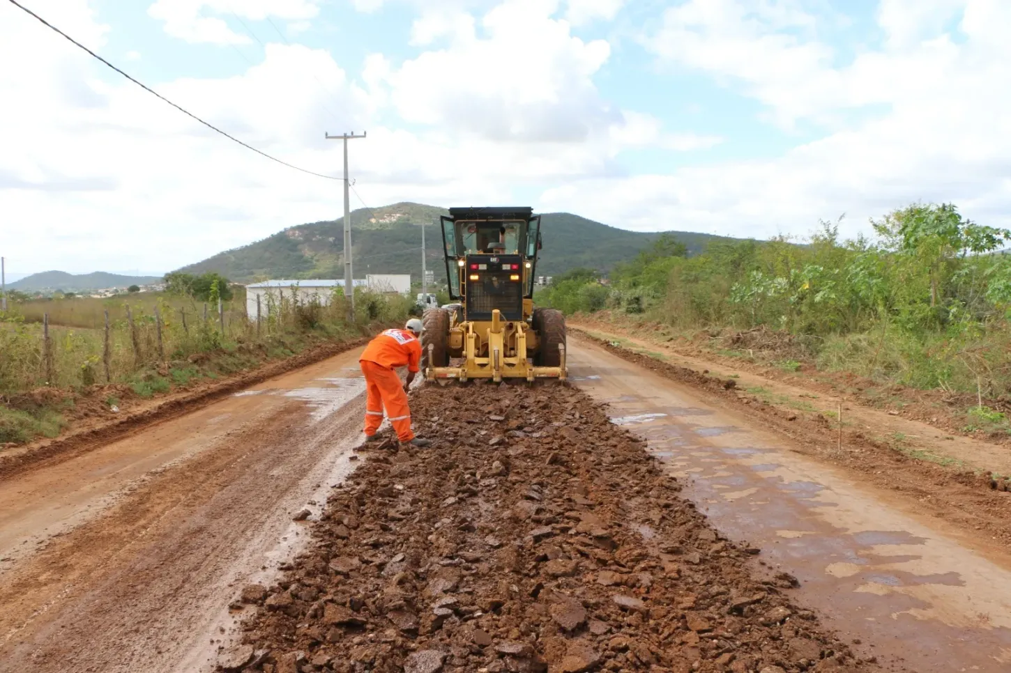 Recuperação da RN-177, entre Pau dos Ferros e São Miguel, chega a 30% de conclusão